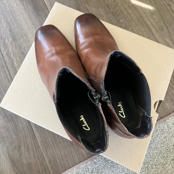 Clarks Dark Tan Leather Ankle Boot, Women's, Size 9 - Picture 9 of 10